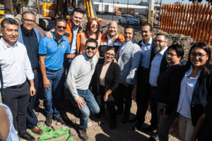 Con la representación de casi 100 empresas de la Asociación de Industriales de El Salto (AISAC), José Roberto Santacruz Fahara  afirmó hoy que con la puesta en marcha de las obras de infraestructura de la “Linea Morada” para la distribución  y reúso del agua industrial por el gobernador de Jalisco Enrique Alfaro Ramírez, los industriales están dando un importante paso en el desarrollo sustentable y sostenible.